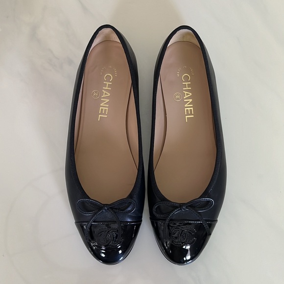 Authentic classic lambskin Chanel ballet flats, purchased in USD at Saks. - Picture 6 of 6